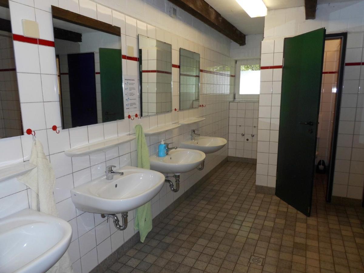 Das Haus Mit Der Roten Telefonzelle Apen Bagian luar foto